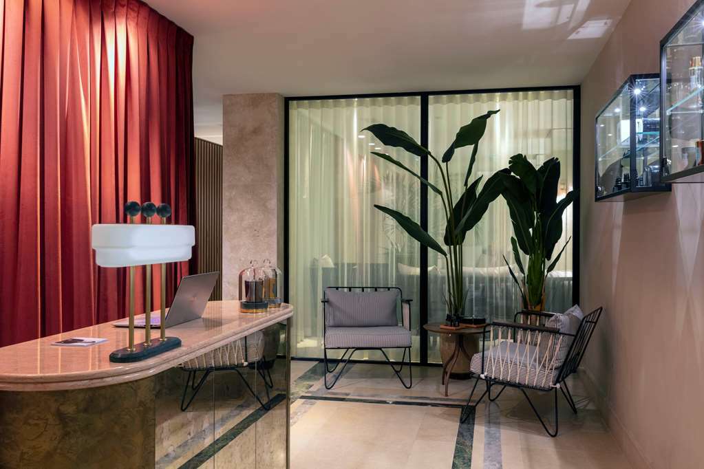 Les Jardins Du Faubourg & By Shiseido Parijs